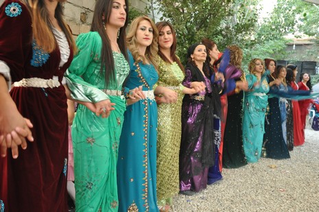 Yüksekova'da 07-08 Temmuz 2012'de dünya evine giren çiftlerimizi sizlerler için sayfamıza taşıdık. Yüksekova Güncel Ailesi olarak tüm çitflerimize mutluluklar dileriz