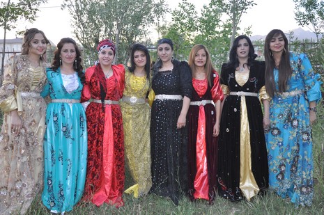 Yüksekova'da 07-08 Temmuz 2012'de dünya evine giren çiftlerimizi sizlerler için sayfamıza taşıdık. Yüksekova Güncel Ailesi olarak tüm çitflerimize mutluluklar dileriz