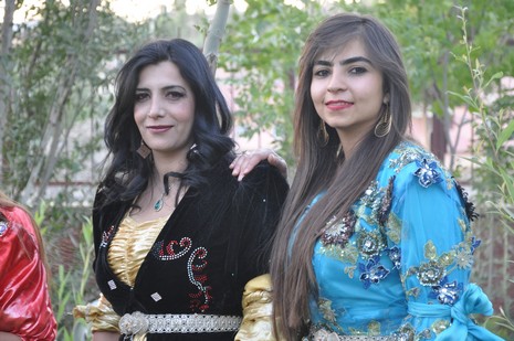 Yüksekova'da 07-08 Temmuz 2012'de dünya evine giren çiftlerimizi sizlerler için sayfamıza taşıdık. Yüksekova Güncel Ailesi olarak tüm çitflerimize mutluluklar dileriz