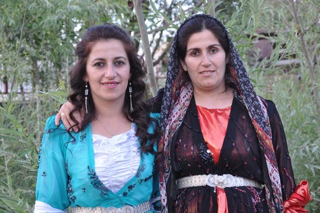 Yüksekova'da 07-08 Temmuz 2012'de dünya evine giren çiftlerimizi sizlerler için sayfamıza taşıdık. Yüksekova Güncel Ailesi olarak tüm çitflerimize mutluluklar dileriz