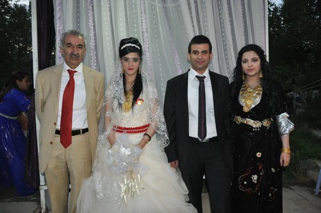 Yüksekova'da 07-08 Temmuz 2012'de dünya evine giren çiftlerimizi sizlerler için sayfamıza taşıdık. Yüksekova Güncel Ailesi olarak tüm çitflerimize mutluluklar dileriz