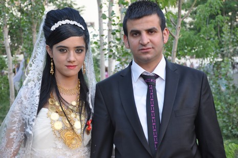 Yüksekova'da 07-08 Temmuz 2012'de dünya evine giren çiftlerimizi sizlerler için sayfamıza taşıdık. Yüksekova Güncel Ailesi olarak tüm çitflerimize mutluluklar dileriz