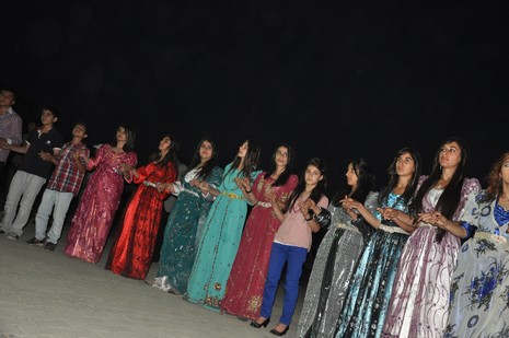 Yüksekova'da 07-08 Temmuz 2012'de dünya evine giren çiftlerimizi sizlerler için sayfamıza taşıdık. Yüksekova Güncel Ailesi olarak tüm çitflerimize mutluluklar dileriz