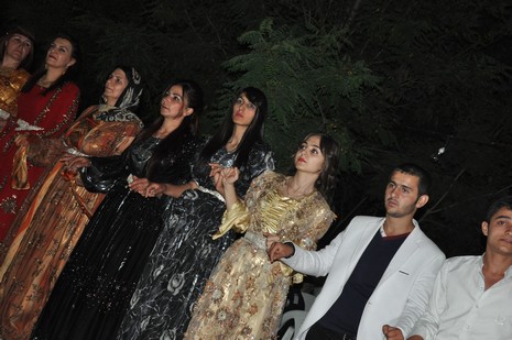 Yüksekova'da 07-08 Temmuz 2012'de dünya evine giren çiftlerimizi sizlerler için sayfamıza taşıdık. Yüksekova Güncel Ailesi olarak tüm çitflerimize mutluluklar dileriz