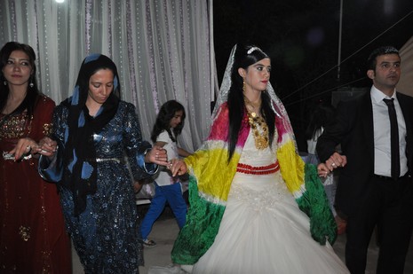 Yüksekova'da 07-08 Temmuz 2012'de dünya evine giren çiftlerimizi sizlerler için sayfamıza taşıdık. Yüksekova Güncel Ailesi olarak tüm çitflerimize mutluluklar dileriz