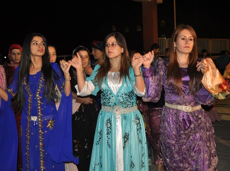 Yüksekova'da 07-08 Temmuz 2012'de dünya evine giren çiftlerimizi sizlerler için sayfamıza taşıdık. Yüksekova Güncel Ailesi olarak tüm çitflerimize mutluluklar dileriz