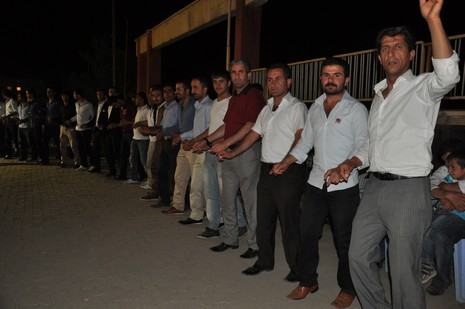 Yüksekova'da 07-08 Temmuz 2012'de dünya evine giren çiftlerimizi sizlerler için sayfamıza taşıdık. Yüksekova Güncel Ailesi olarak tüm çitflerimize mutluluklar dileriz