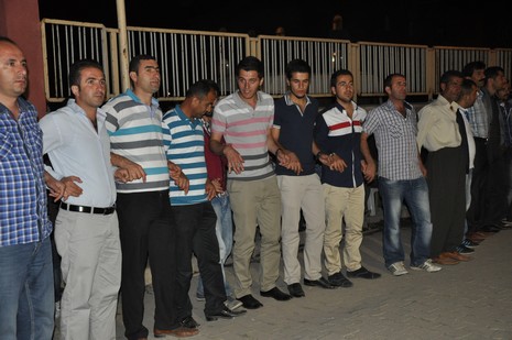 Yüksekova'da 07-08 Temmuz 2012'de dünya evine giren çiftlerimizi sizlerler için sayfamıza taşıdık. Yüksekova Güncel Ailesi olarak tüm çitflerimize mutluluklar dileriz