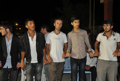 Yüksekova'da 07-08 Temmuz 2012'de dünya evine giren çiftlerimizi sizlerler için sayfamıza taşıdık. Yüksekova Güncel Ailesi olarak tüm çitflerimize mutluluklar dileriz