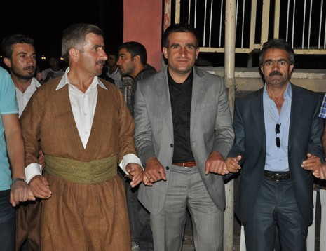 Yüksekova'da 07-08 Temmuz 2012'de dünya evine giren çiftlerimizi sizlerler için sayfamıza taşıdık. Yüksekova Güncel Ailesi olarak tüm çitflerimize mutluluklar dileriz