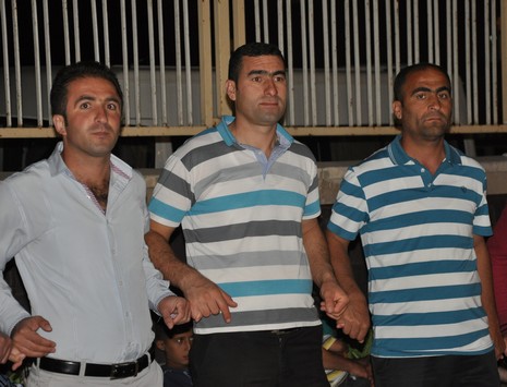 Yüksekova'da 07-08 Temmuz 2012'de dünya evine giren çiftlerimizi sizlerler için sayfamıza taşıdık. Yüksekova Güncel Ailesi olarak tüm çitflerimize mutluluklar dileriz