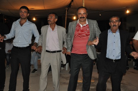 Yüksekova'da 07-08 Temmuz 2012'de dünya evine giren çiftlerimizi sizlerler için sayfamıza taşıdık. Yüksekova Güncel Ailesi olarak tüm çitflerimize mutluluklar dileriz