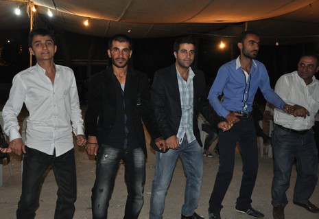 Yüksekova'da 07-08 Temmuz 2012'de dünya evine giren çiftlerimizi sizlerler için sayfamıza taşıdık. Yüksekova Güncel Ailesi olarak tüm çitflerimize mutluluklar dileriz