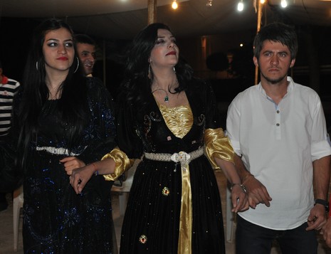 Yüksekova'da 07-08 Temmuz 2012'de dünya evine giren çiftlerimizi sizlerler için sayfamıza taşıdık. Yüksekova Güncel Ailesi olarak tüm çitflerimize mutluluklar dileriz