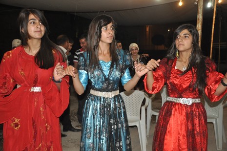 Yüksekova'da 07-08 Temmuz 2012'de dünya evine giren çiftlerimizi sizlerler için sayfamıza taşıdık. Yüksekova Güncel Ailesi olarak tüm çitflerimize mutluluklar dileriz