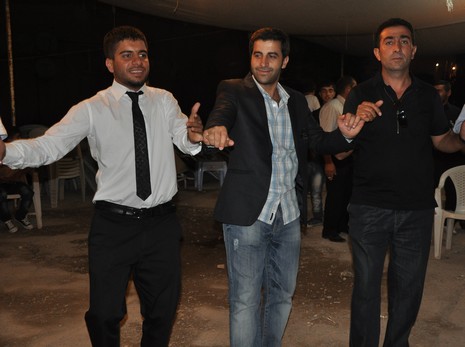 Yüksekova'da 07-08 Temmuz 2012'de dünya evine giren çiftlerimizi sizlerler için sayfamıza taşıdık. Yüksekova Güncel Ailesi olarak tüm çitflerimize mutluluklar dileriz