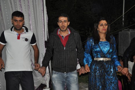 Yüksekova'da 07-08 Temmuz 2012'de dünya evine giren çiftlerimizi sizlerler için sayfamıza taşıdık. Yüksekova Güncel Ailesi olarak tüm çitflerimize mutluluklar dileriz