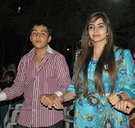 Yüksekova'da 07-08 Temmuz 2012'de dünya evine giren çiftlerimizi sizlerler için sayfamıza taşıdık. Yüksekova Güncel Ailesi olarak tüm çitflerimize mutluluklar dileriz