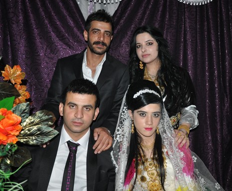 Yüksekova'da 07-08 Temmuz 2012'de dünya evine giren çiftlerimizi sizlerler için sayfamıza taşıdık. Yüksekova Güncel Ailesi olarak tüm çitflerimize mutluluklar dileriz