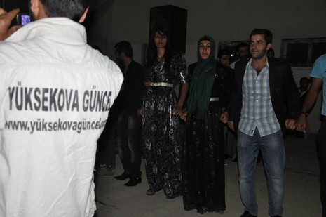 Yüksekova'da 07-08 Temmuz 2012'de dünya evine giren çiftlerimizi sizlerler için sayfamıza taşıdık. Yüksekova Güncel Ailesi olarak tüm çitflerimize mutluluklar dileriz