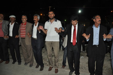 Yüksekova'da 07-08 Temmuz 2012'de dünya evine giren çiftlerimizi sizlerler için sayfamıza taşıdık. Yüksekova Güncel Ailesi olarak tüm çitflerimize mutluluklar dileriz