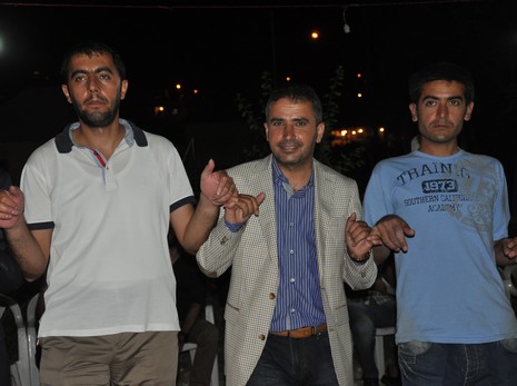 Yüksekova'da 07-08 Temmuz 2012'de dünya evine giren çiftlerimizi sizlerler için sayfamıza taşıdık. Yüksekova Güncel Ailesi olarak tüm çitflerimize mutluluklar dileriz