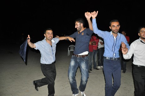 Yüksekova'da 07-08 Temmuz 2012'de dünya evine giren çiftlerimizi sizlerler için sayfamıza taşıdık. Yüksekova Güncel Ailesi olarak tüm çitflerimize mutluluklar dileriz