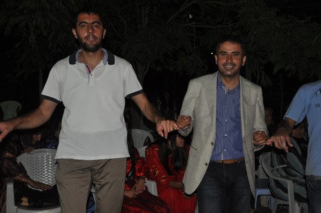 Yüksekova'da 07-08 Temmuz 2012'de dünya evine giren çiftlerimizi sizlerler için sayfamıza taşıdık. Yüksekova Güncel Ailesi olarak tüm çitflerimize mutluluklar dileriz