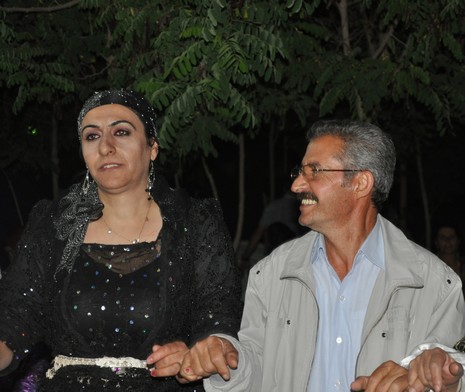 Yüksekova'da 07-08 Temmuz 2012'de dünya evine giren çiftlerimizi sizlerler için sayfamıza taşıdık. Yüksekova Güncel Ailesi olarak tüm çitflerimize mutluluklar dileriz