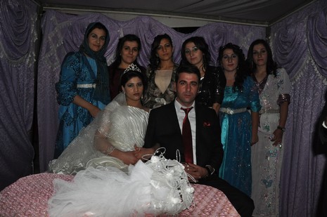 Yüksekova'da 07-08 Temmuz 2012'de dünya evine giren çiftlerimizi sizlerler için sayfamıza taşıdık. Yüksekova Güncel Ailesi olarak tüm çitflerimize mutluluklar dileriz