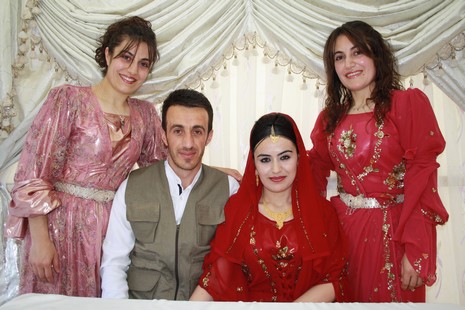 Yüksekova'da 07-08 Temmuz 2012'de dünya evine giren çiftlerimizi sizlerler için sayfamıza taşıdık. Yüksekova Güncel Ailesi olarak tüm çitflerimize mutluluklar dileriz