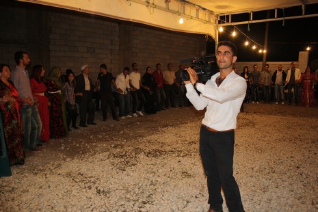 Yüksekova'da 07-08 Temmuz 2012'de dünya evine giren çiftlerimizi sizlerler için sayfamıza taşıdık. Yüksekova Güncel Ailesi olarak tüm çitflerimize mutluluklar dileriz