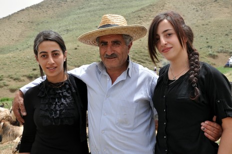Hakkari'nin Yüksekova ilçesinde Mor dağı eteklerinde Koyun Kırpma Şenliği düzenlendi. Fotoğraflar: Yaşar KAPLAN