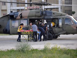 Hakkarinin Yüksekova ilçesinde meydana gelen kazada 4 polis yaralandı. 