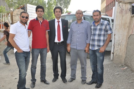 Yüksekova'da 14-15 Temmuz 2012'de dünya evine giren çiftlerimizi sizlerler için sayfamıza taşıdık. Yüksekova Güncel Ailesi olarak tüm çitflerimize mutluluklar dileriz: FOTO: GÖRÜNTÜ: YAŞAR KAPLAN - SİNAN AKKURT