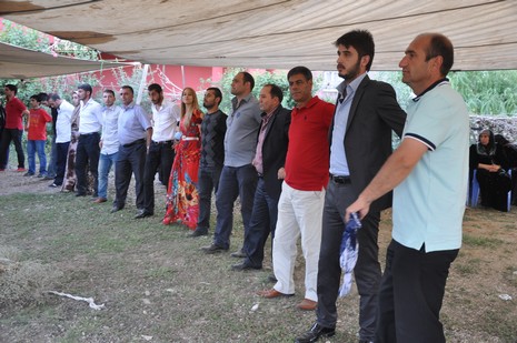 Yüksekova'da 14-15 Temmuz 2012'de dünya evine giren çiftlerimizi sizlerler için sayfamıza taşıdık. Yüksekova Güncel Ailesi olarak tüm çitflerimize mutluluklar dileriz: FOTO: GÖRÜNTÜ: YAŞAR KAPLAN - SİNAN AKKURT