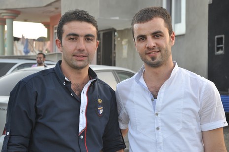 Yüksekova'da 14-15 Temmuz 2012'de dünya evine giren çiftlerimizi sizlerler için sayfamıza taşıdık. Yüksekova Güncel Ailesi olarak tüm çitflerimize mutluluklar dileriz: FOTO: GÖRÜNTÜ: YAŞAR KAPLAN - SİNAN AKKURT