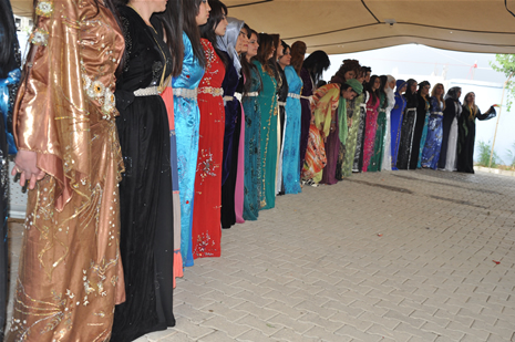 Yüksekova'da 14-15 Temmuz 2012'de dünya evine giren çiftlerimizi sizlerler için sayfamıza taşıdık. Yüksekova Güncel Ailesi olarak tüm çitflerimize mutluluklar dileriz: FOTO: GÖRÜNTÜ: YAŞAR KAPLAN - SİNAN AKKURT