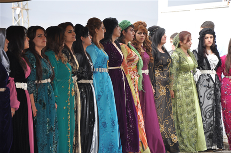 Yüksekova'da 14-15 Temmuz 2012'de dünya evine giren çiftlerimizi sizlerler için sayfamıza taşıdık. Yüksekova Güncel Ailesi olarak tüm çitflerimize mutluluklar dileriz: FOTO: GÖRÜNTÜ: YAŞAR KAPLAN - SİNAN AKKURT