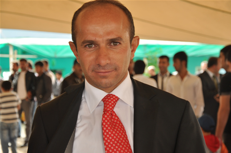 Yüksekova'da 14-15 Temmuz 2012'de dünya evine giren çiftlerimizi sizlerler için sayfamıza taşıdık. Yüksekova Güncel Ailesi olarak tüm çitflerimize mutluluklar dileriz: FOTO: GÖRÜNTÜ: YAŞAR KAPLAN - SİNAN AKKURT