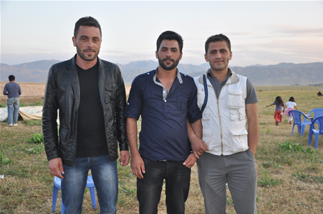 Yüksekova'da 14-15 Temmuz 2012'de dünya evine giren çiftlerimizi sizlerler için sayfamıza taşıdık. Yüksekova Güncel Ailesi olarak tüm çitflerimize mutluluklar dileriz: FOTO: GÖRÜNTÜ: YAŞAR KAPLAN - SİNAN AKKURT