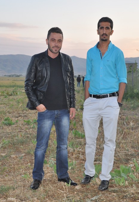 Yüksekova'da 14-15 Temmuz 2012'de dünya evine giren çiftlerimizi sizlerler için sayfamıza taşıdık. Yüksekova Güncel Ailesi olarak tüm çitflerimize mutluluklar dileriz: FOTO: GÖRÜNTÜ: YAŞAR KAPLAN - SİNAN AKKURT