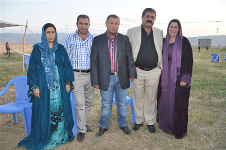 Yüksekova'da 14-15 Temmuz 2012'de dünya evine giren çiftlerimizi sizlerler için sayfamıza taşıdık. Yüksekova Güncel Ailesi olarak tüm çitflerimize mutluluklar dileriz: FOTO: GÖRÜNTÜ: YAŞAR KAPLAN - SİNAN AKKURT