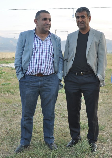 Yüksekova'da 14-15 Temmuz 2012'de dünya evine giren çiftlerimizi sizlerler için sayfamıza taşıdık. Yüksekova Güncel Ailesi olarak tüm çitflerimize mutluluklar dileriz: FOTO: GÖRÜNTÜ: YAŞAR KAPLAN - SİNAN AKKURT