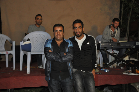 Yüksekova'da 14-15 Temmuz 2012'de dünya evine giren çiftlerimizi sizlerler için sayfamıza taşıdık. Yüksekova Güncel Ailesi olarak tüm çitflerimize mutluluklar dileriz: FOTO: GÖRÜNTÜ: YAŞAR KAPLAN - SİNAN AKKURT