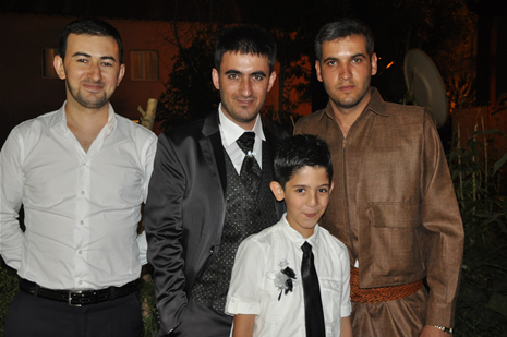 Yüksekova'da 14-15 Temmuz 2012'de dünya evine giren çiftlerimizi sizlerler için sayfamıza taşıdık. Yüksekova Güncel Ailesi olarak tüm çitflerimize mutluluklar dileriz: FOTO: GÖRÜNTÜ: YAŞAR KAPLAN - SİNAN AKKURT