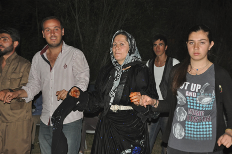 Yüksekova'da 14-15 Temmuz 2012'de dünya evine giren çiftlerimizi sizlerler için sayfamıza taşıdık. Yüksekova Güncel Ailesi olarak tüm çitflerimize mutluluklar dileriz: FOTO: GÖRÜNTÜ: YAŞAR KAPLAN - SİNAN AKKURT