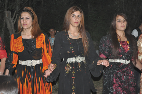 Yüksekova'da 14-15 Temmuz 2012'de dünya evine giren çiftlerimizi sizlerler için sayfamıza taşıdık. Yüksekova Güncel Ailesi olarak tüm çitflerimize mutluluklar dileriz: FOTO: GÖRÜNTÜ: YAŞAR KAPLAN - SİNAN AKKURT