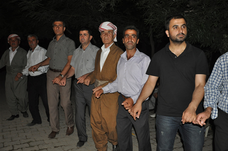 Yüksekova'da 14-15 Temmuz 2012'de dünya evine giren çiftlerimizi sizlerler için sayfamıza taşıdık. Yüksekova Güncel Ailesi olarak tüm çitflerimize mutluluklar dileriz: FOTO: GÖRÜNTÜ: YAŞAR KAPLAN - SİNAN AKKURT