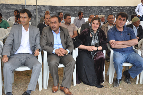 Yüksekova'da 14-15 Temmuz 2012'de dünya evine giren çiftlerimizi sizlerler için sayfamıza taşıdık. Yüksekova Güncel Ailesi olarak tüm çitflerimize mutluluklar dileriz: FOTO: GÖRÜNTÜ: YAŞAR KAPLAN - SİNAN AKKURT